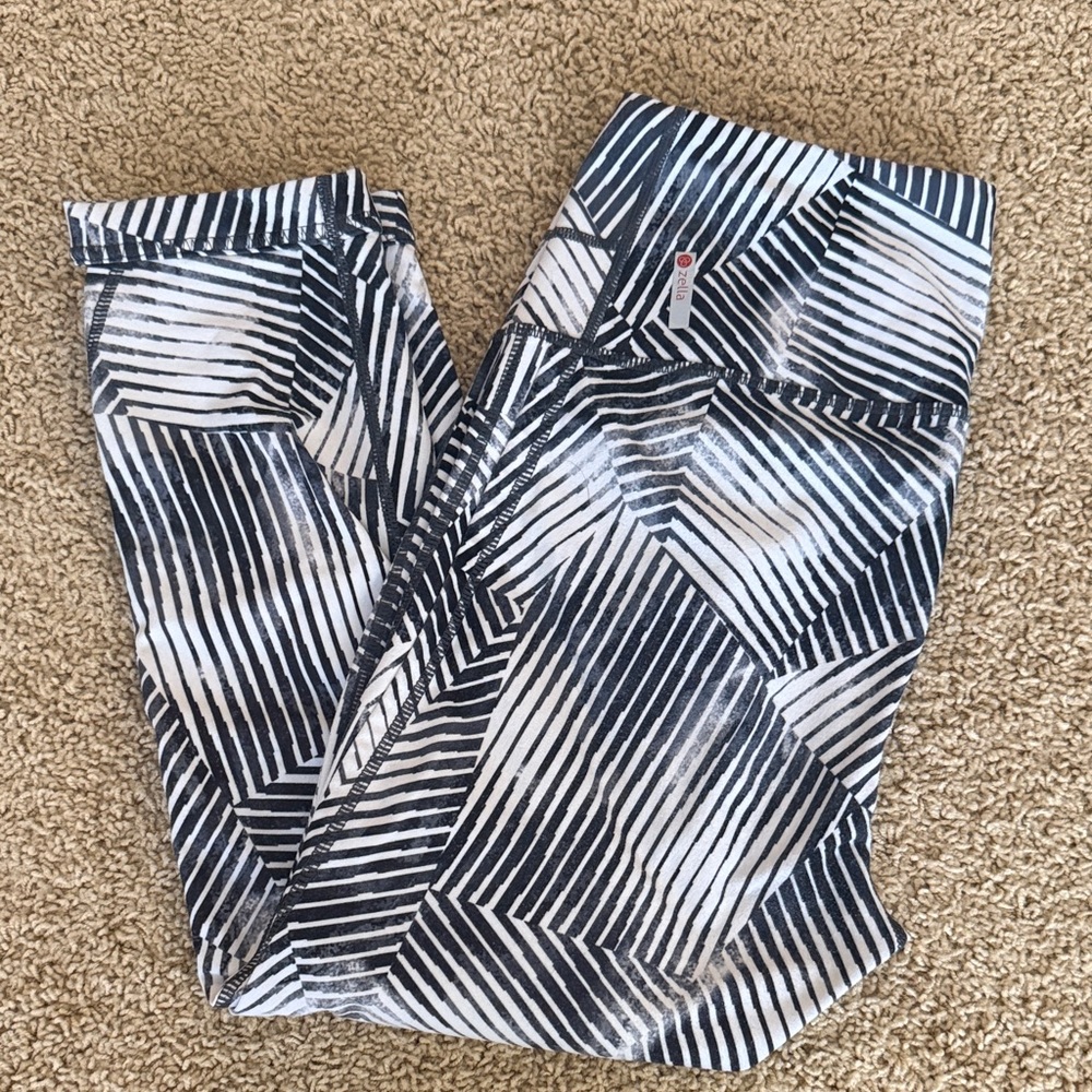 Zella Geometric Navy and White Leggings